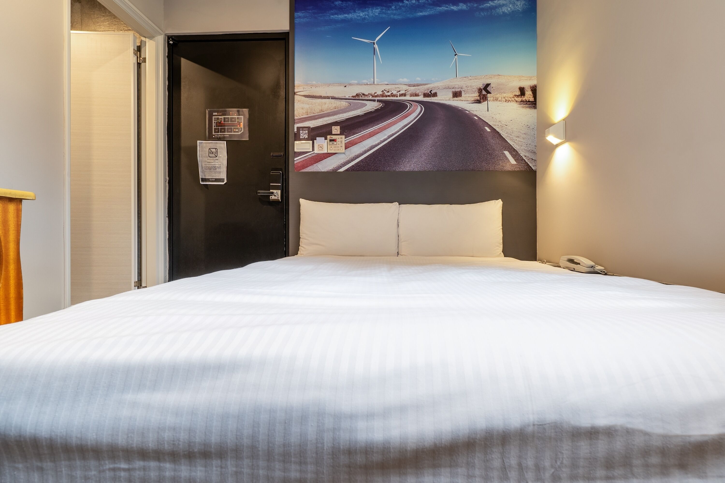 standard double room | desk, soundproofing, free wifi, bed sheets