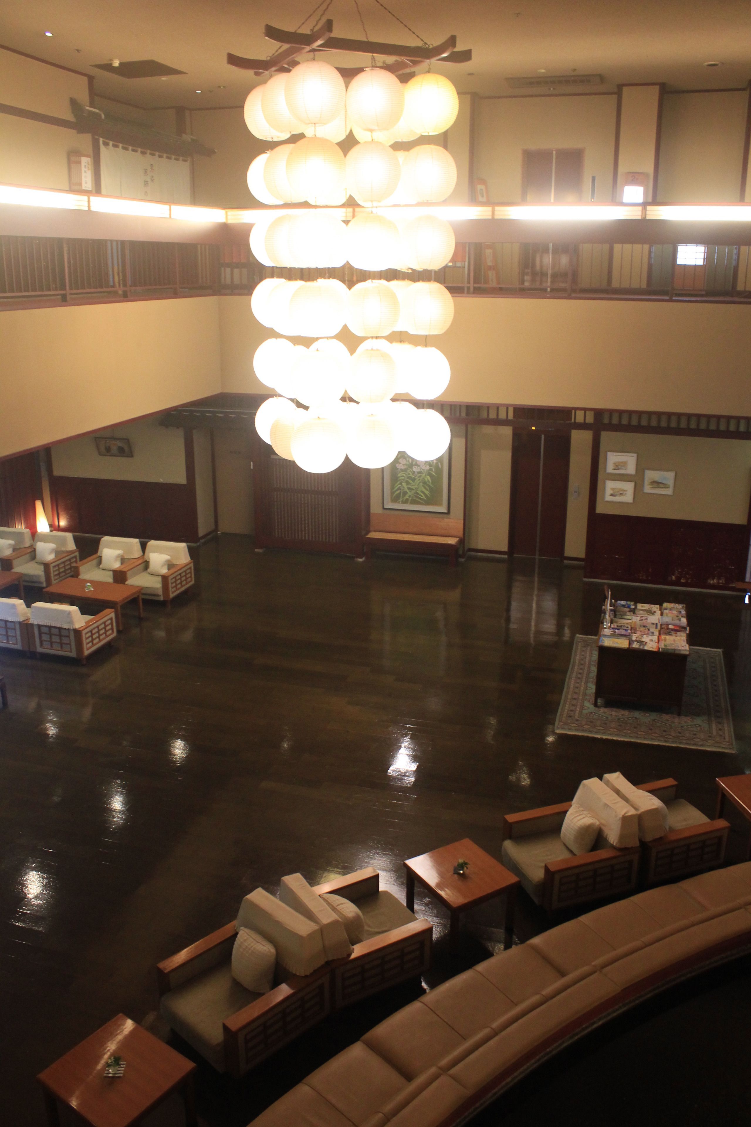 Lobby-lounge