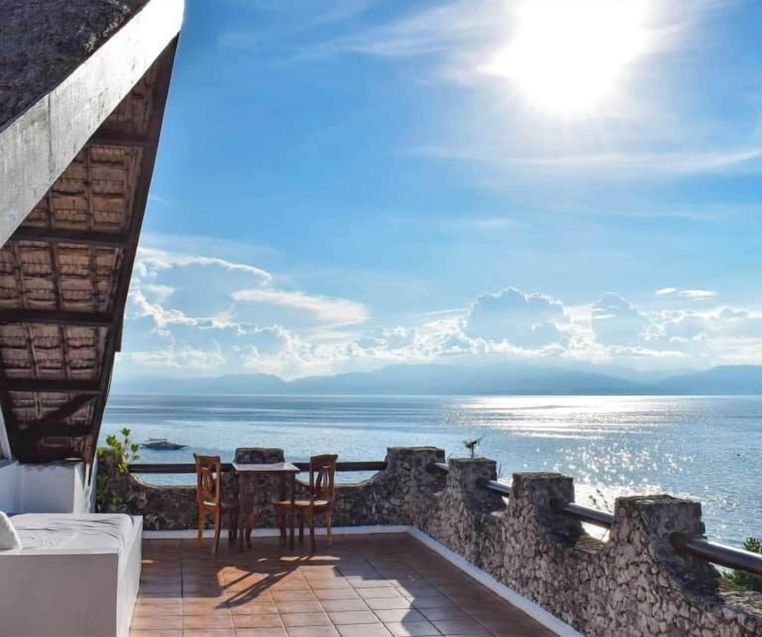 Honeymoon Suite, Ocean View | Soundproofing, free cots/infant beds, rollaway beds, free WiFi