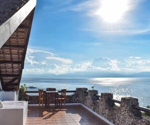 ハネムーン スイート オーシャンビュー | 防音設備、ベビーベッド (無料)、可動式ベッド、WiFi (無料)