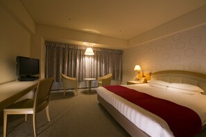 Kamar Standar, 1 Tempat Tidur Double, Boleh Merokok | Seprai premium, meja kerja, tirai kedap cahaya, dan Wi-Fi gratis