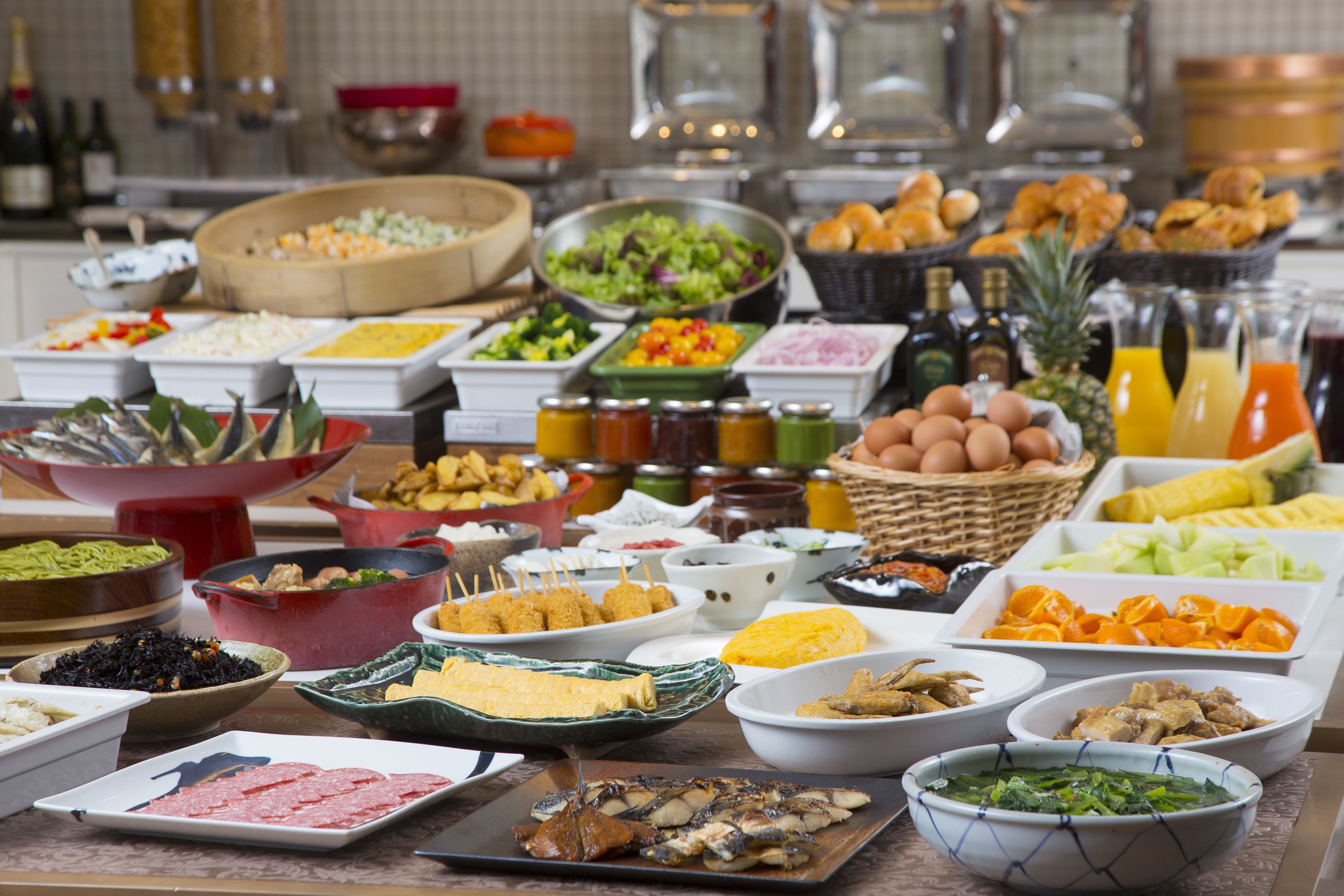 每日供应自助式早餐（每人 JPY 2200）