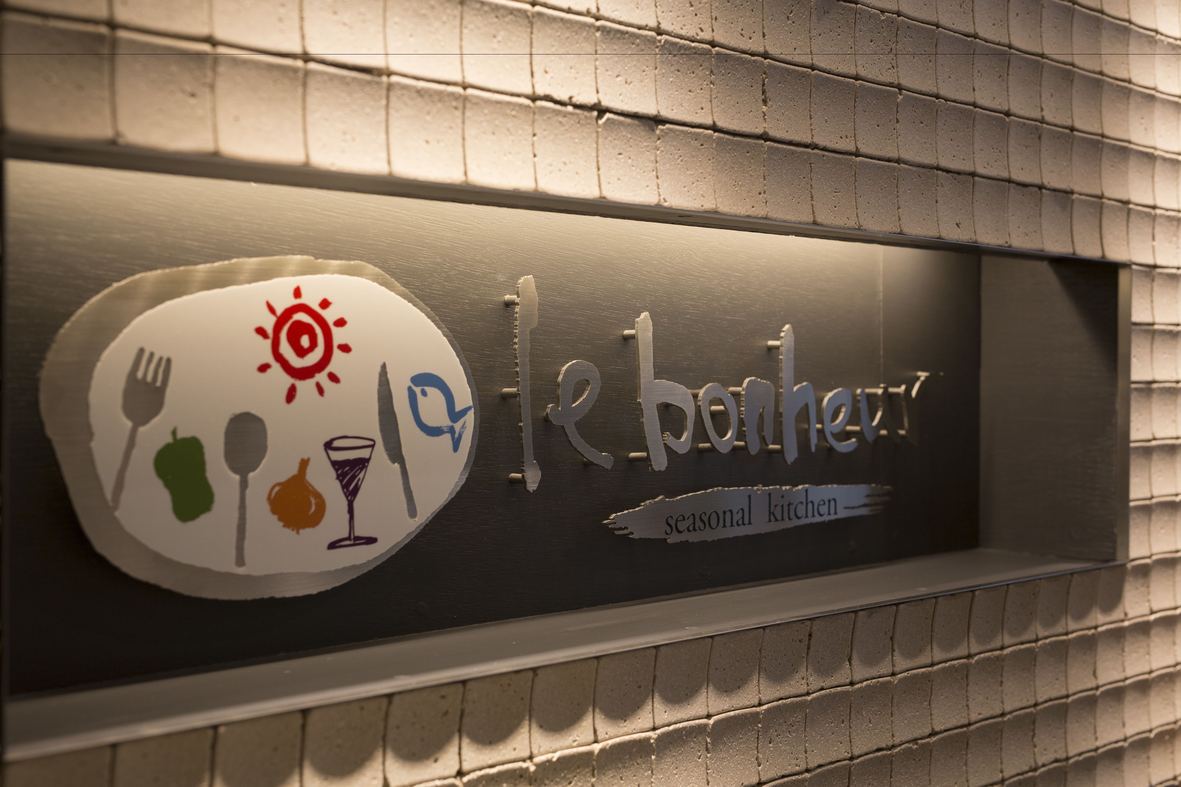 3 restaurants, breakfast, lunch, dinner served; japanese cuisine