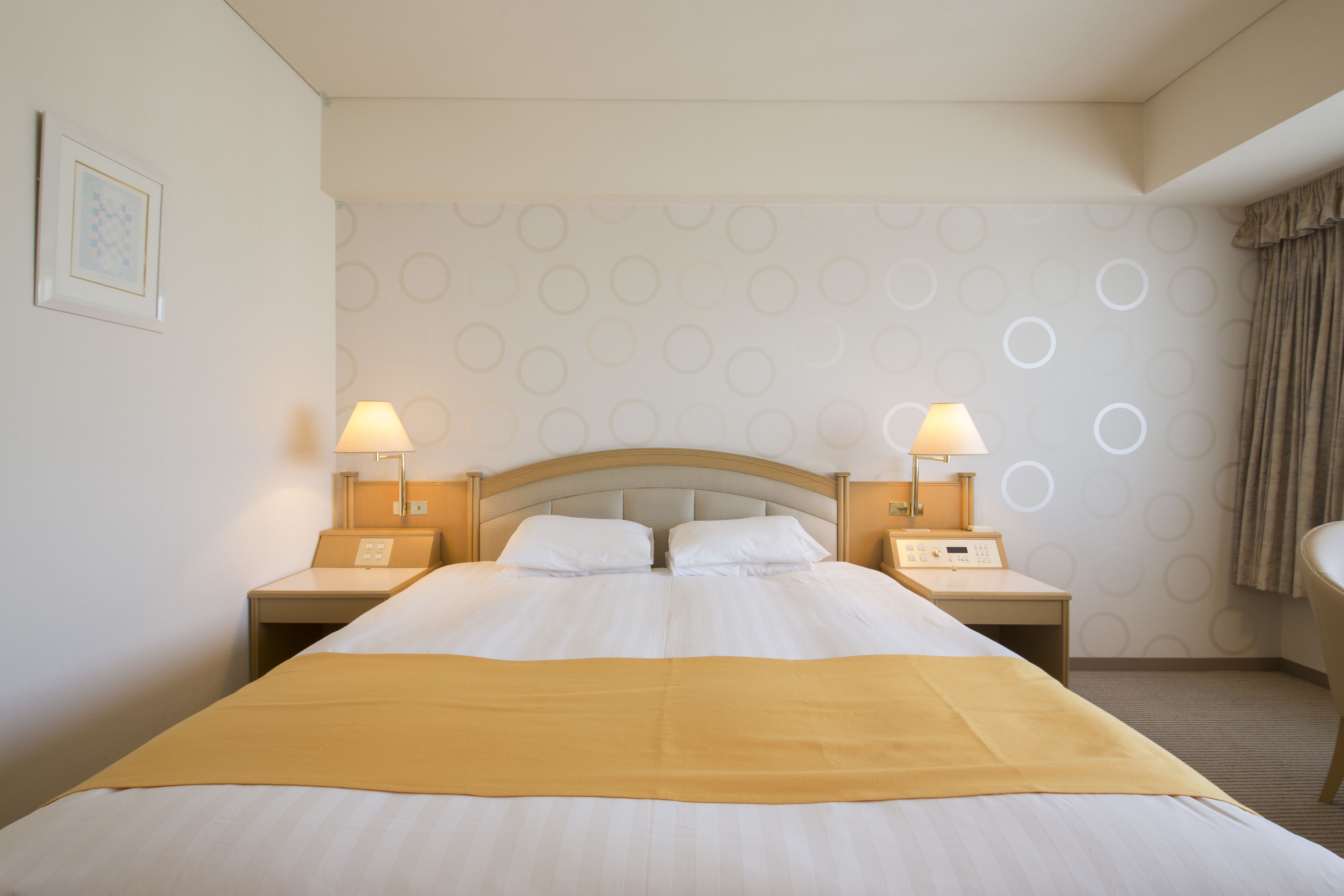 ダブルルーム　（喫煙） | 高級寝具、デスク、遮光カーテン、WiFi (無料)