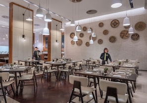 Breakfast, lunch, dinner served; local and international cuisine
