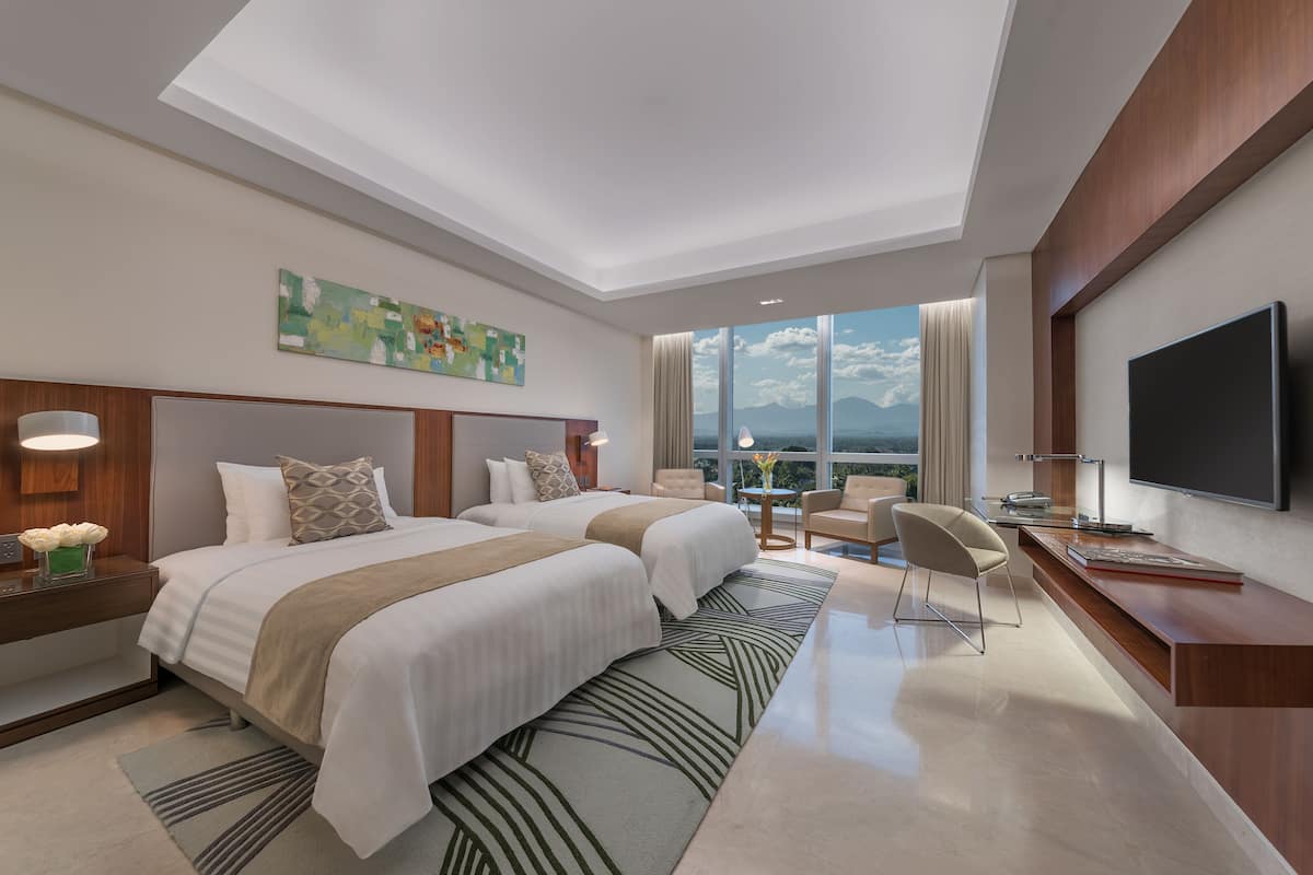 premium bedding, in-room safe, desk, laptop workspace