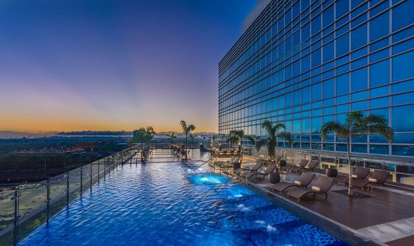 Outdoor pool, open 8:00 AM to 8:00 PM, pool loungers