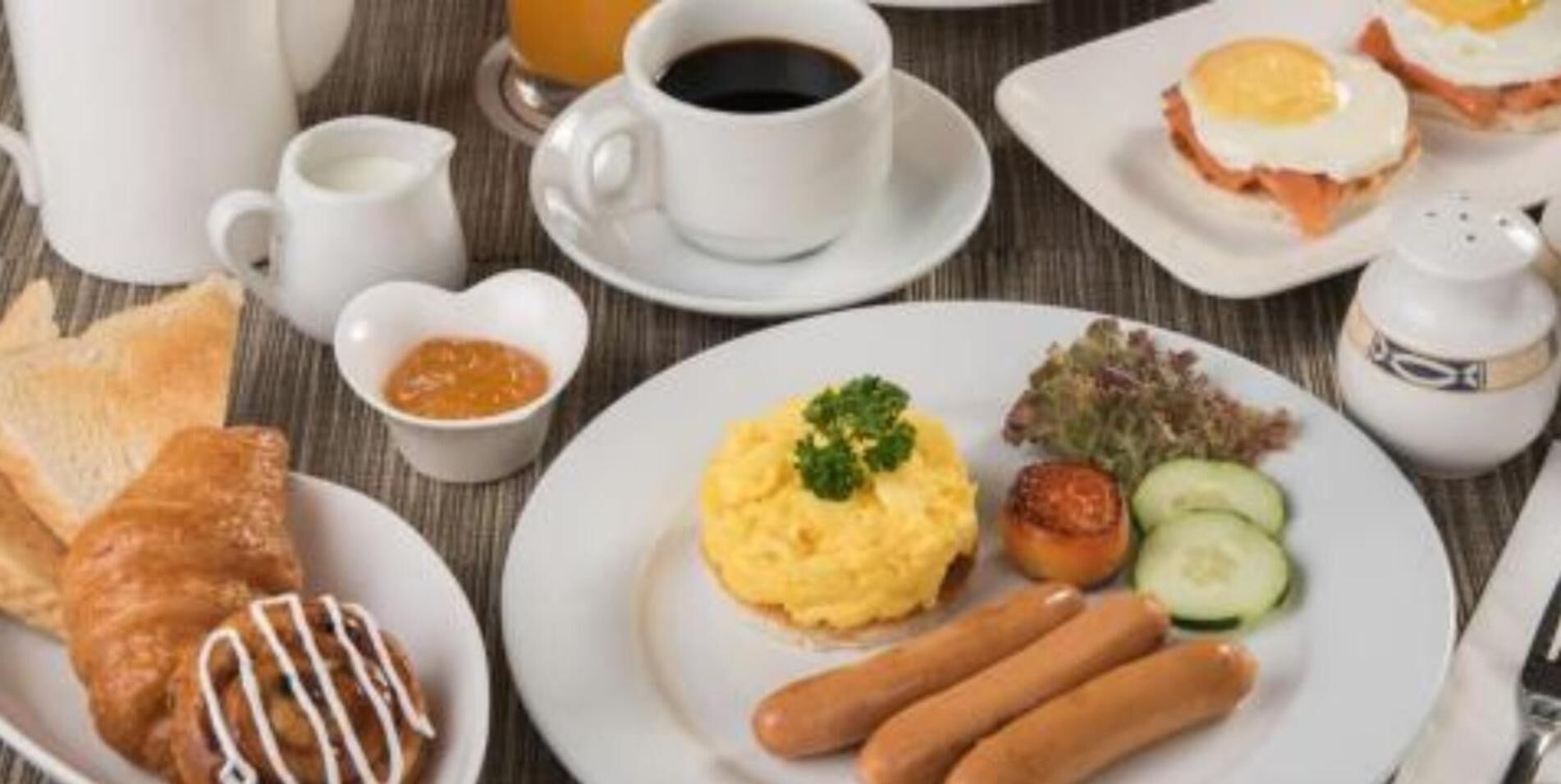 breakfast, lunch, dinner served; local and international cuisine