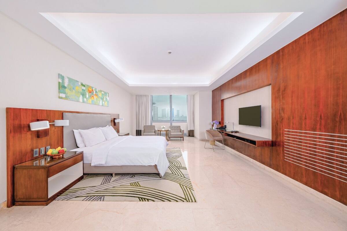 Premier | Premium bedding, down comforters, minibar, in-room safe