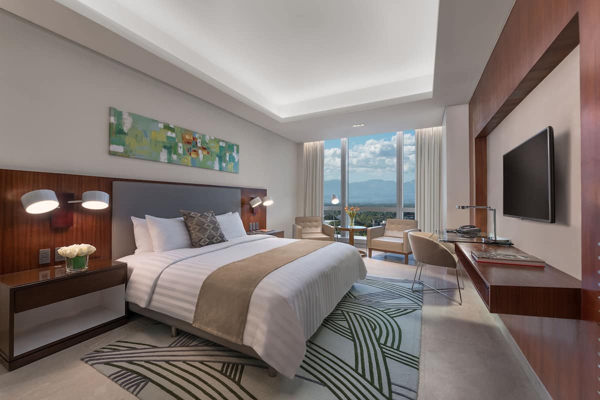 Premium bedding, in-room safe, desk, laptop workspace