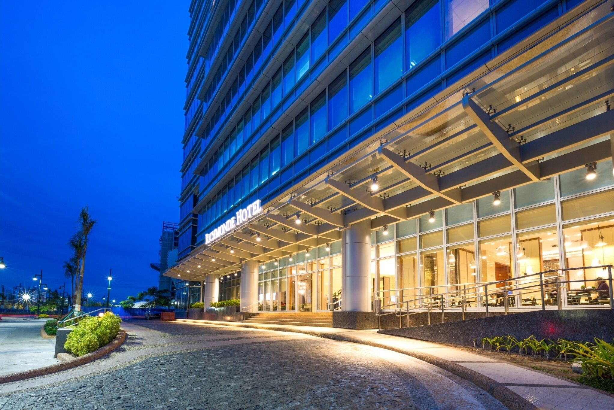 Vista frontal de la propiedad