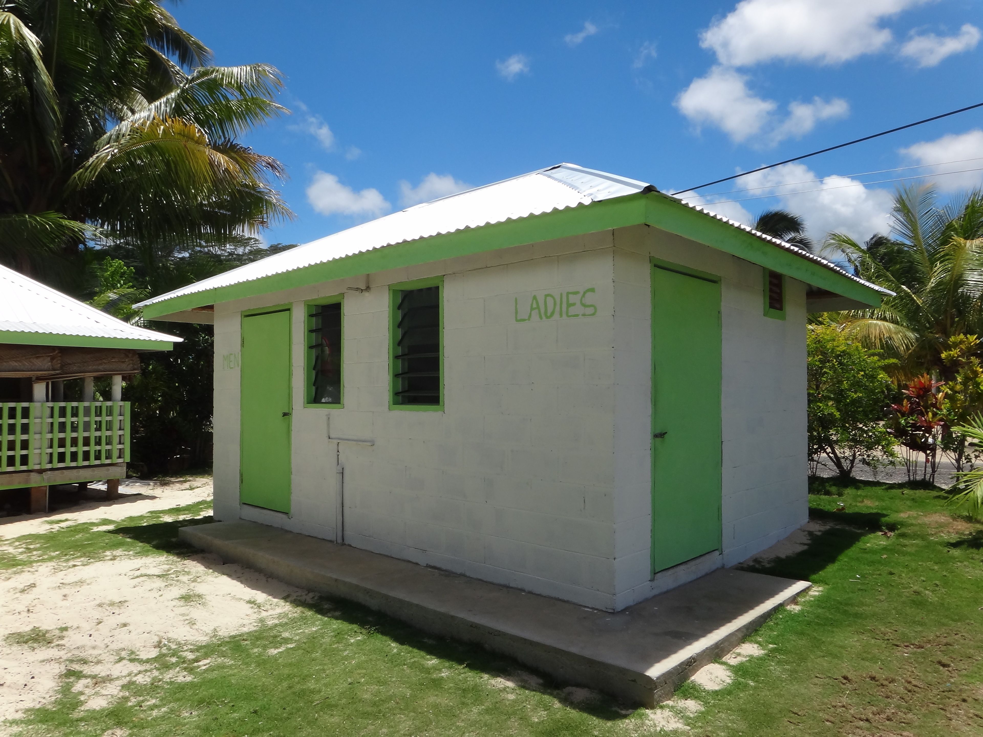 standard double or twin room, beach view | bathroom | shower, towels