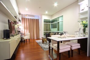 In-room safe, desk, blackout curtains, soundproofing - IVY THONGLOR 55 (Bangkok)