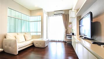 1-Bedroom Executive | Living area | 40-inch LCD TV with cable channels, TV