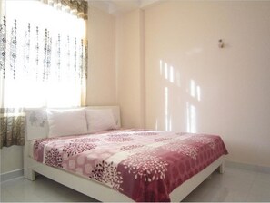 Desk, free WiFi - Saigon Inn Hotel (Ho Chi Minh City)