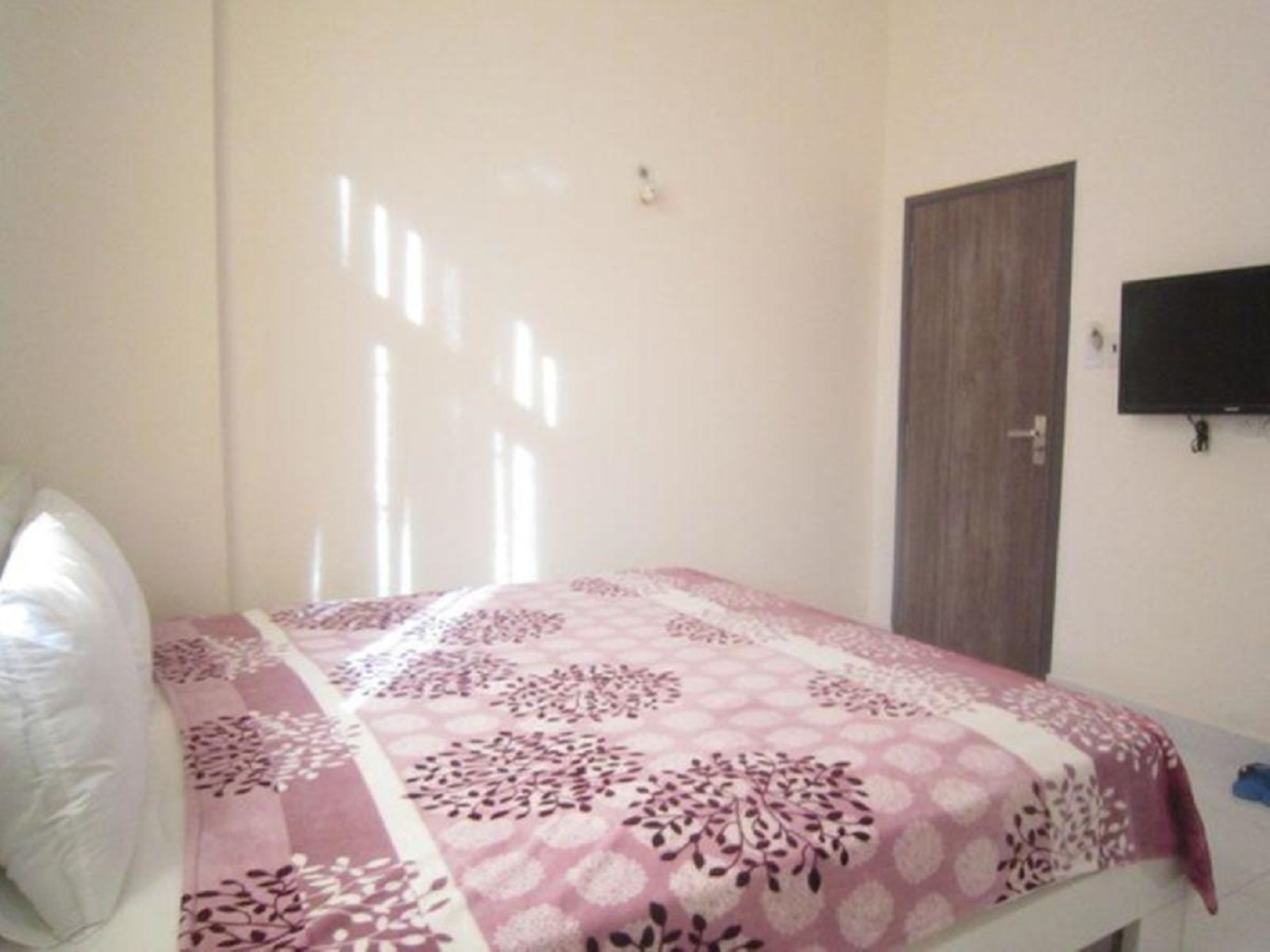 deluxe double room | desk, free wifi