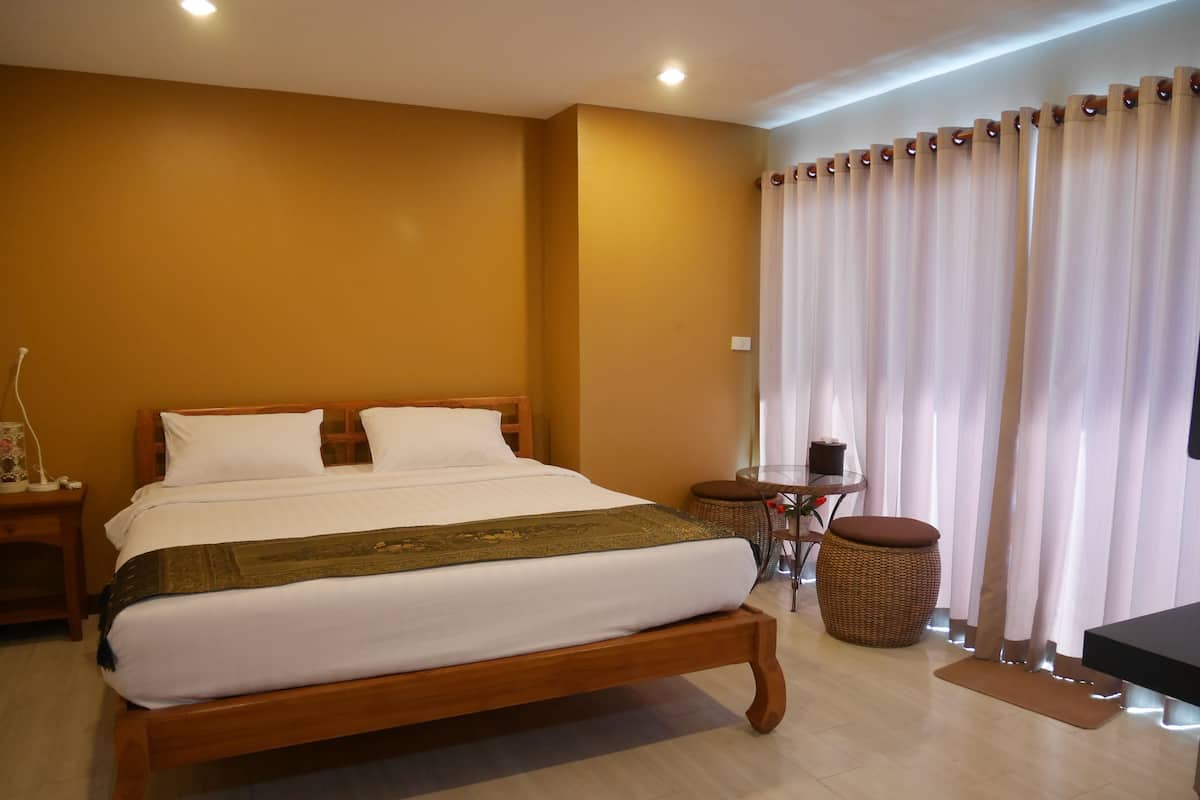 Family Room, 2 Bedrooms