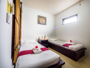 Phòng 2 giường đơn Superior | Bàn, bàn ủi/dụng cụ ủi quần áo, giường gấp/giường phụ (phụ phí)