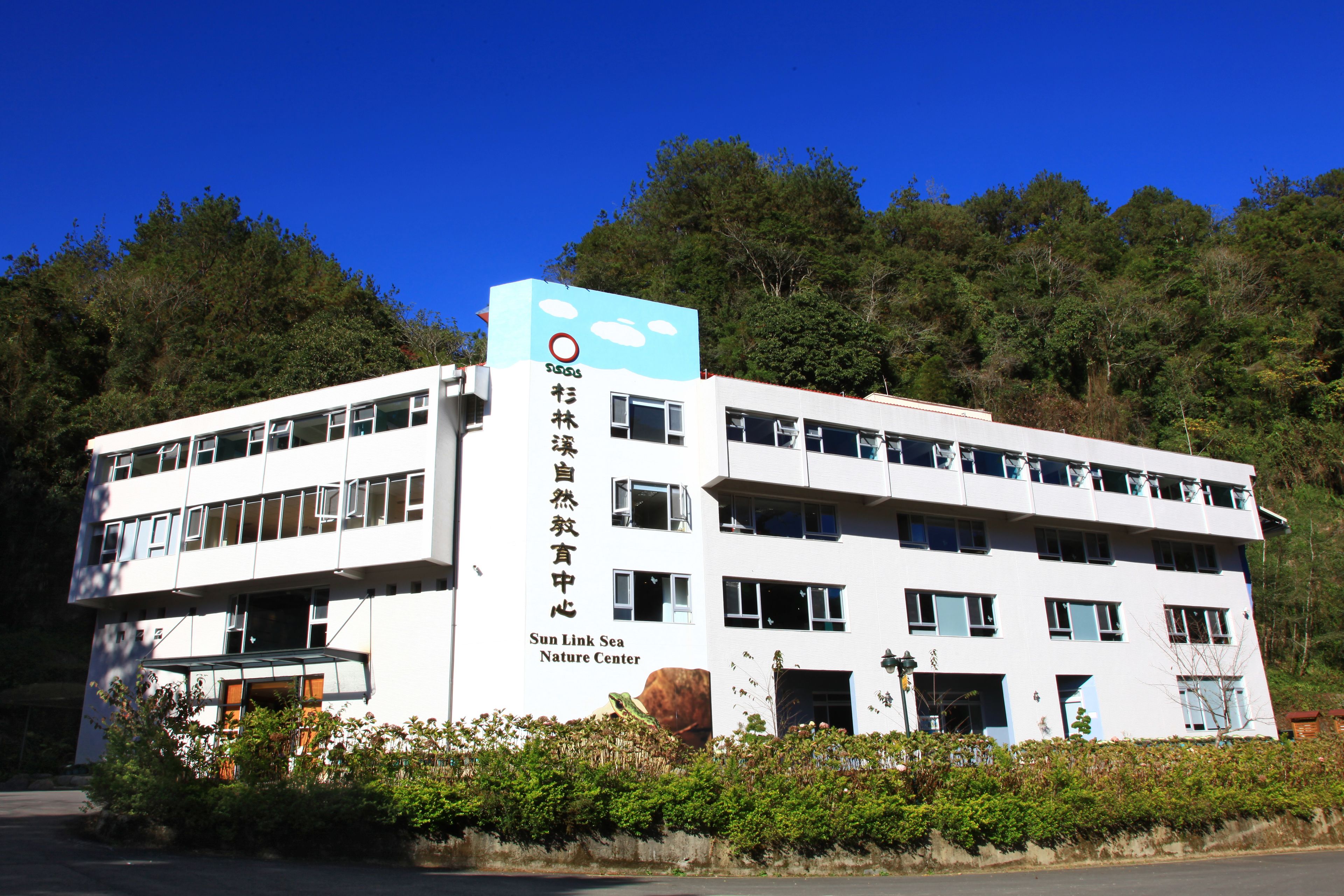 free buffet breakfast