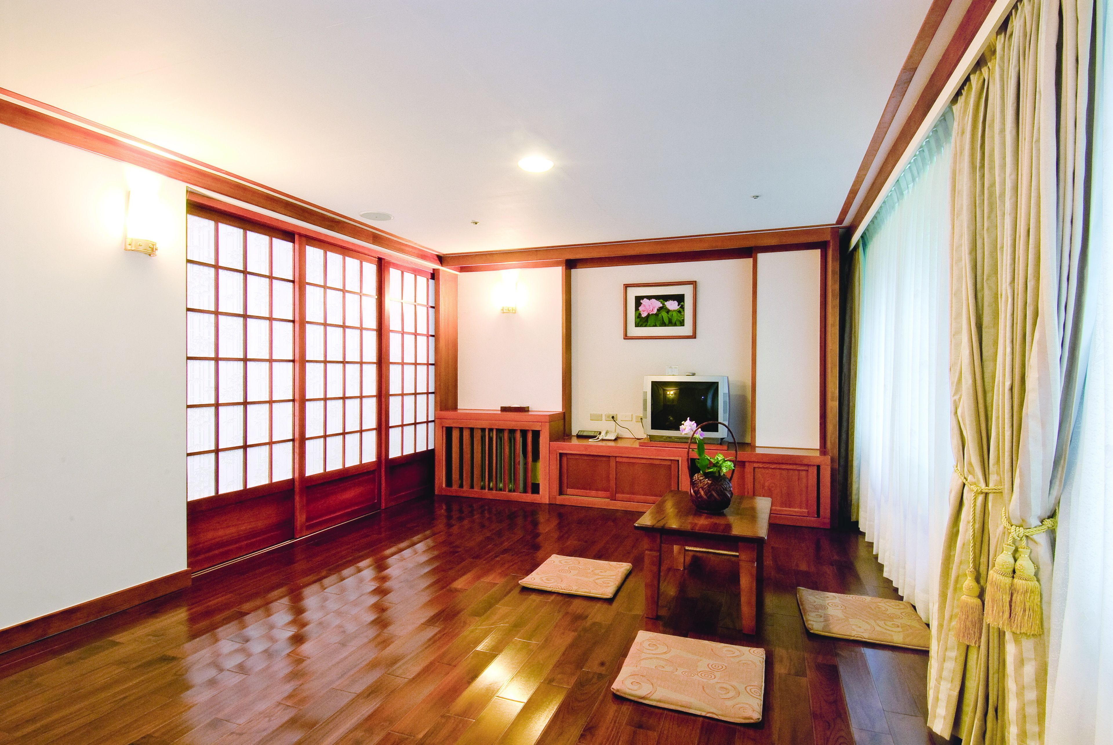 deluxe suite (including ticket of sunlinksea park) | living area | flat-screen tv