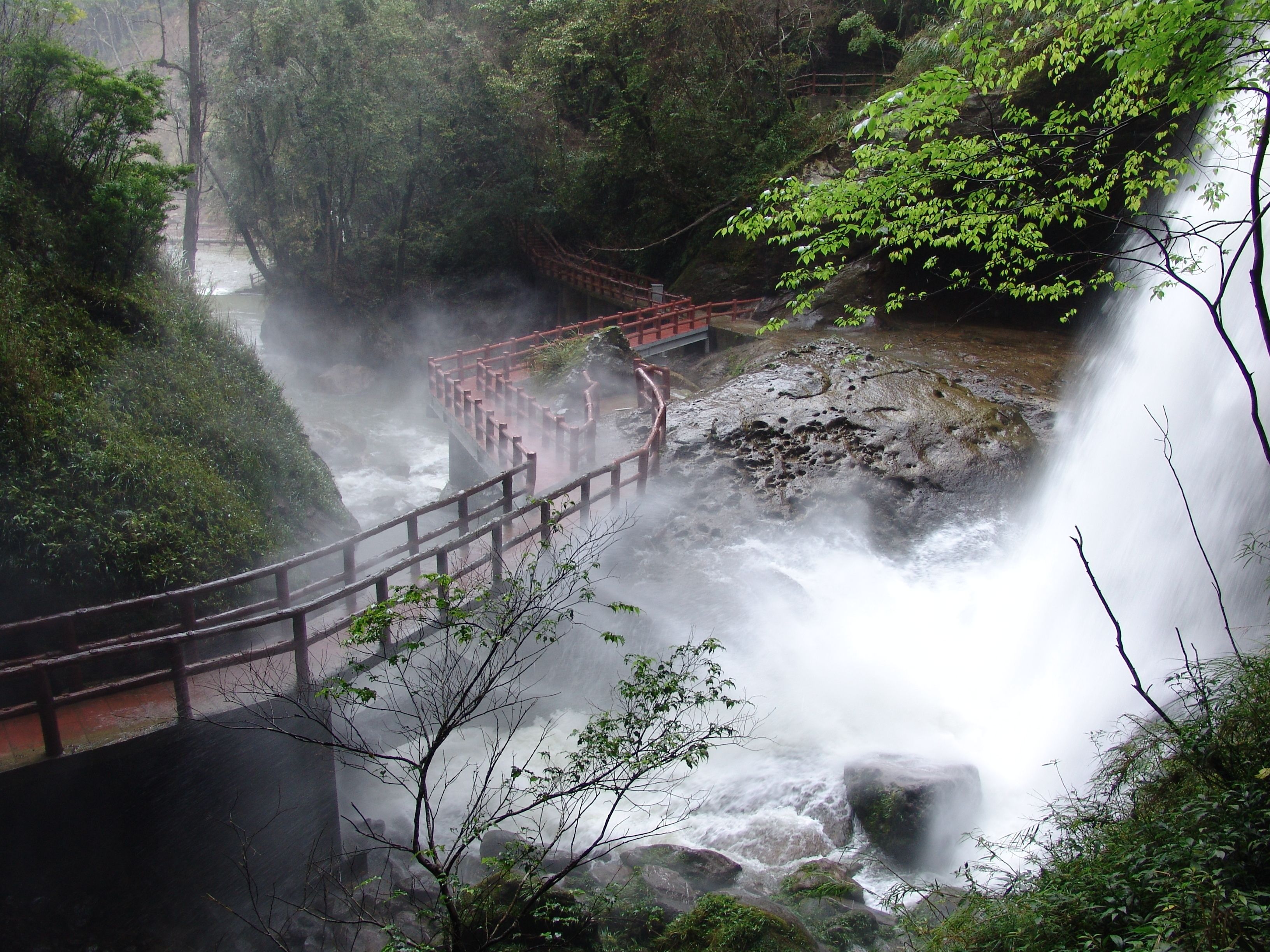shower, free toiletries, hair dryer, slippers