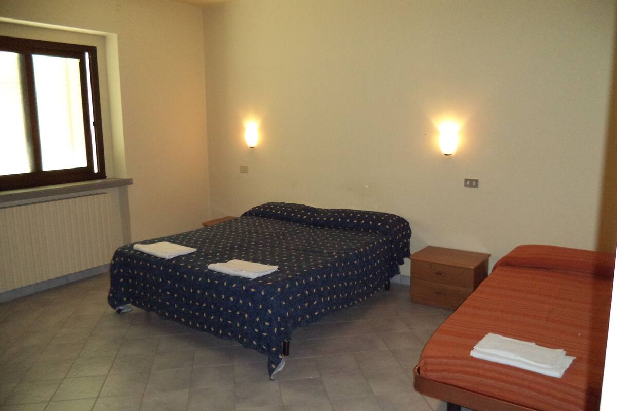 Triple Room | Desk