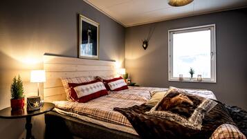 Double or Twin Room, Shared Bathroom | Free cots/infant beds, free WiFi, bed sheets