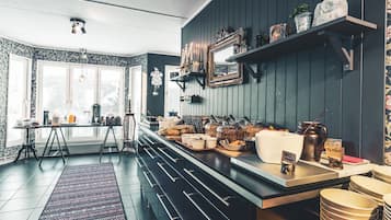 TĂ€gliches inbegriffenes FrĂŒhstĂŒcksbuffet