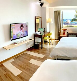 In-room safe, rollaway beds, free wired internet, bed sheets - Ola Hotel (Hualien City)