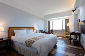 In-room safe, rollaway beds, free wired Internet, bed sheets - Ola Hotel (Hualien City)