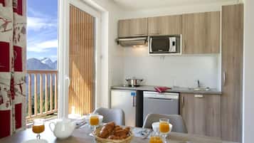 Standard Apartment, 1 Bedroom | 1 bedroom, soundproofing, cots/infant beds, free WiFi
