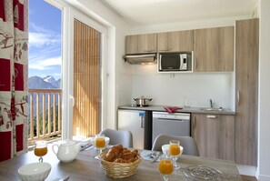 Standard Apartment, 1 Bedroom | 1 bedroom, soundproofing, cribs/infant beds, free WiFi