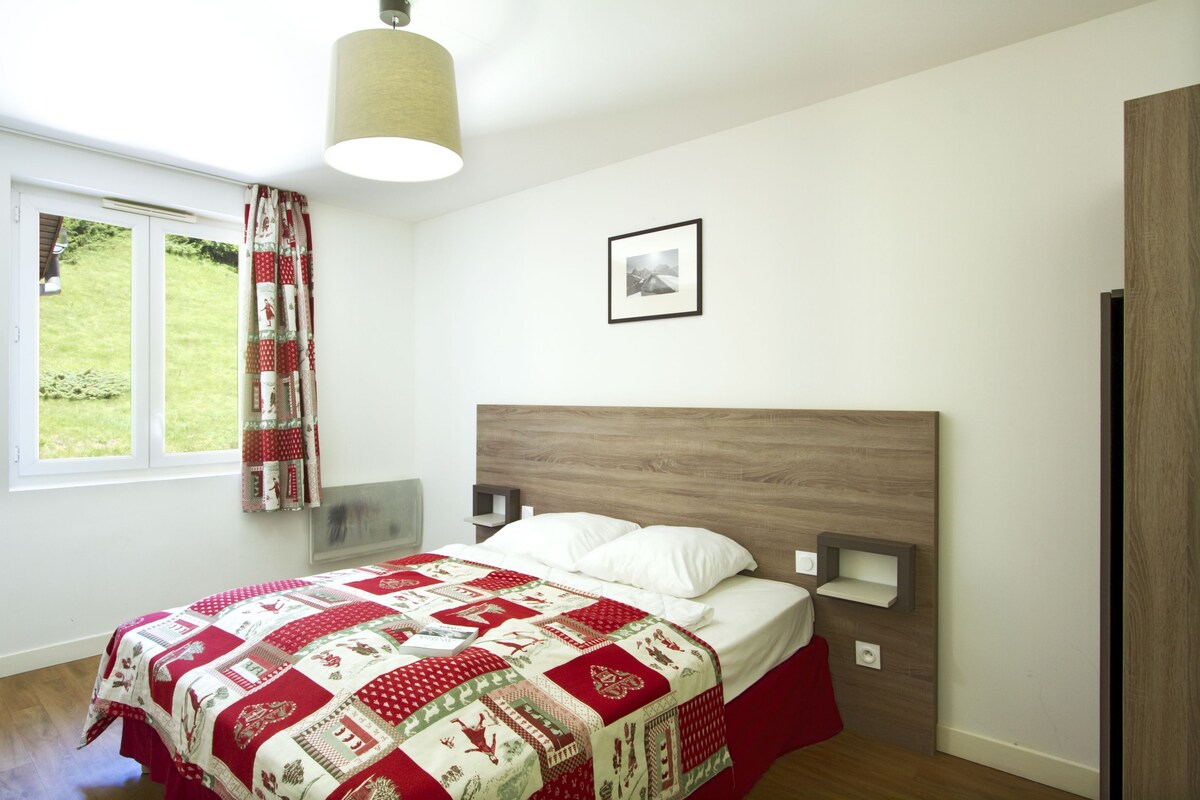 Soundproofing, cribs (surcharge), WiFi (free), bed sheets
