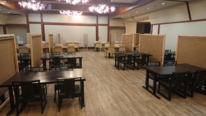 Se sirven desayunos y cenas, cocina japonesa