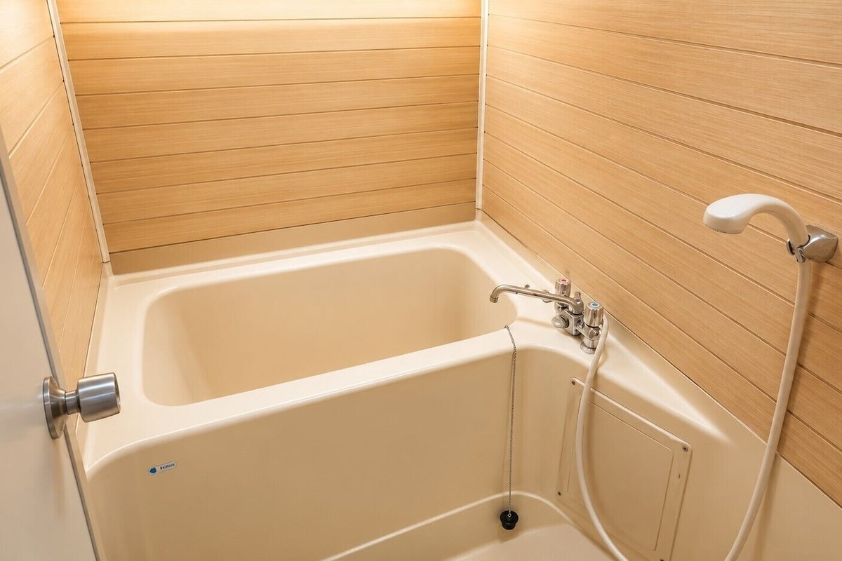 Bañera con ducha, cabezal de ducha con hidromasaje