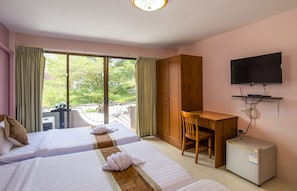 Triple Room with Balcony | Desk, free WiFi