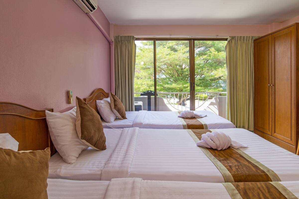 Triple Room with Balcony | Desk, WiFi (free)