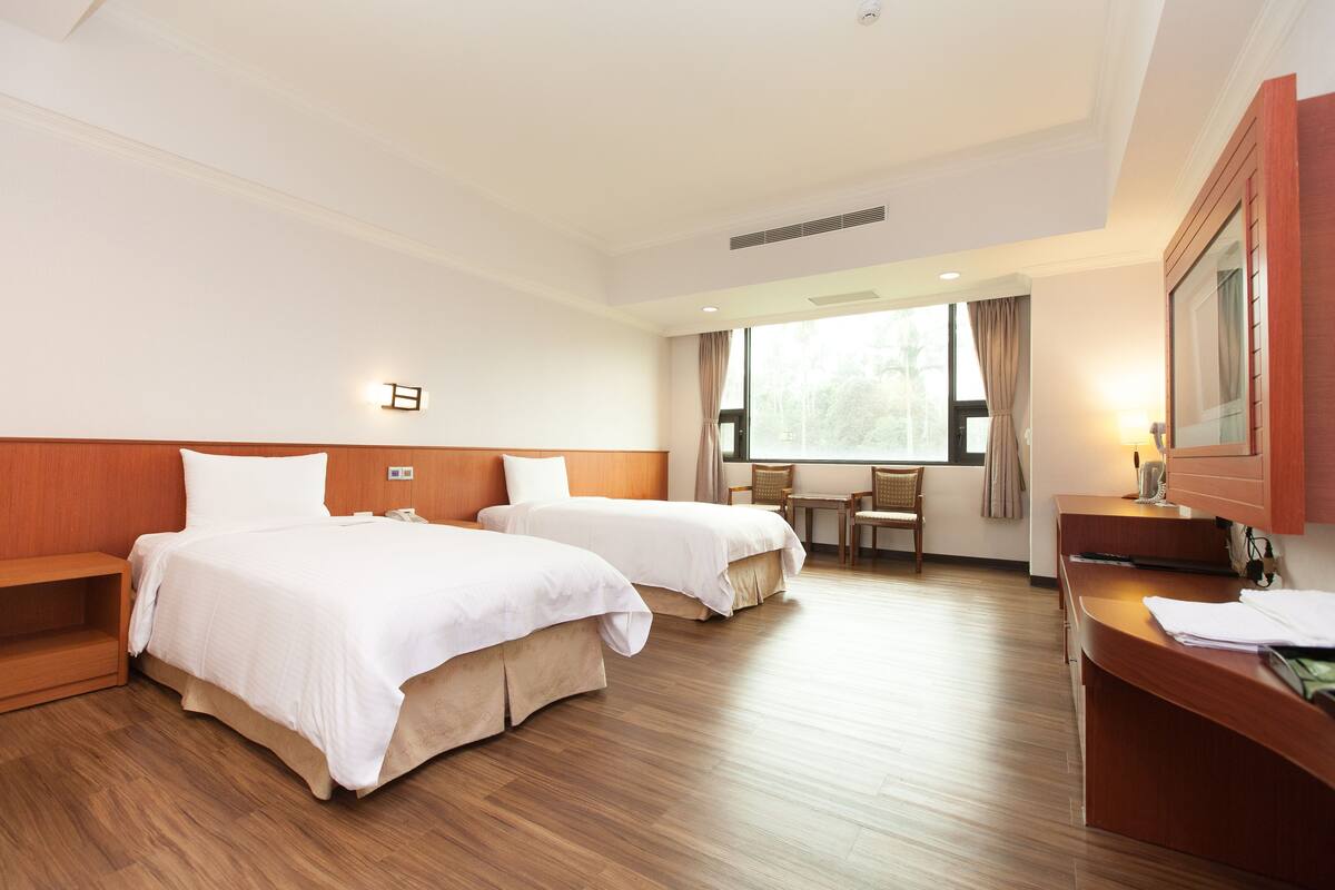 Habitación estándar con 2 camas individuales, 2 camas individuales | Escritorio, wifi gratis, ropa de cama