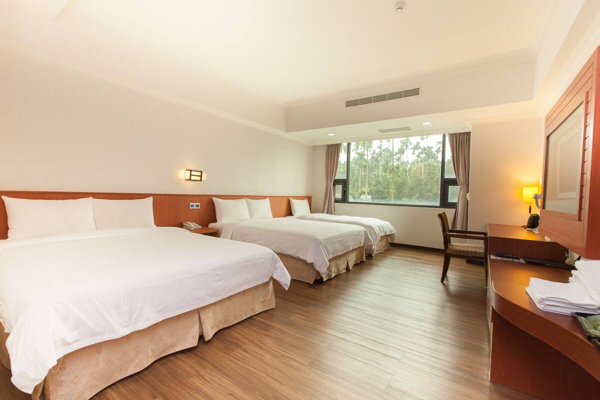Habitación Deluxe (For 5 People) | Escritorio, wifi gratis, ropa de cama
