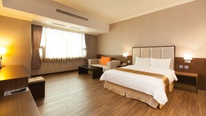 Standard Double Room | Desk, free WiFi, bed sheets - F Hotel Chiayi (Fanlu)