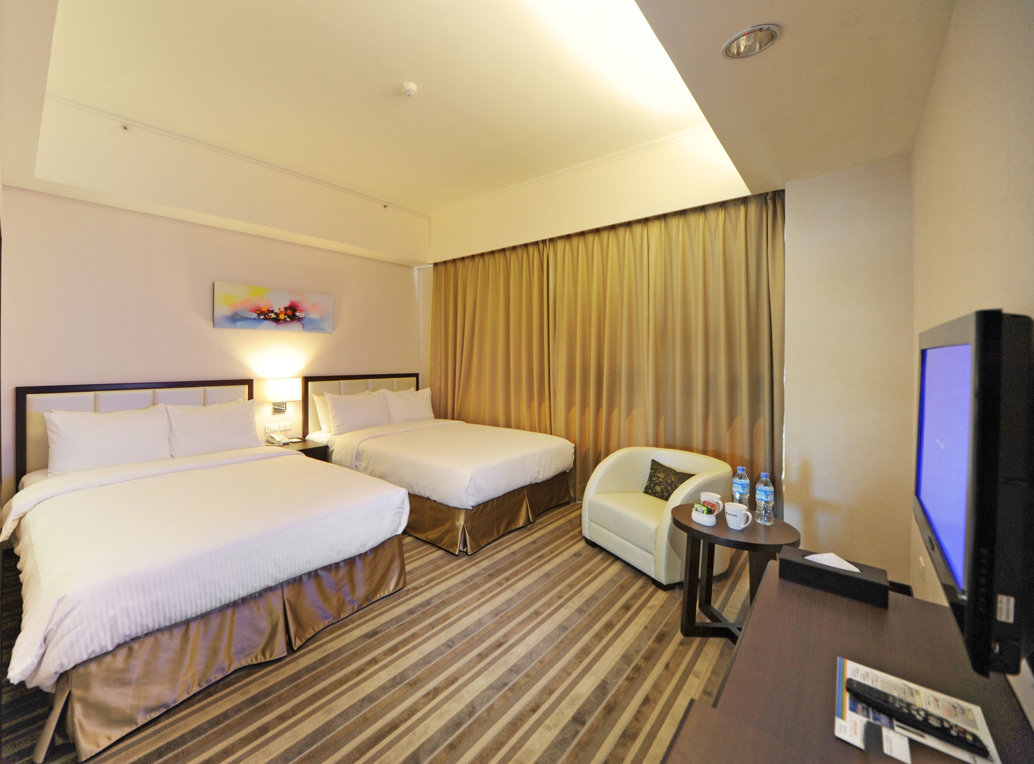 family room | minibar, blackout curtains, free wifi