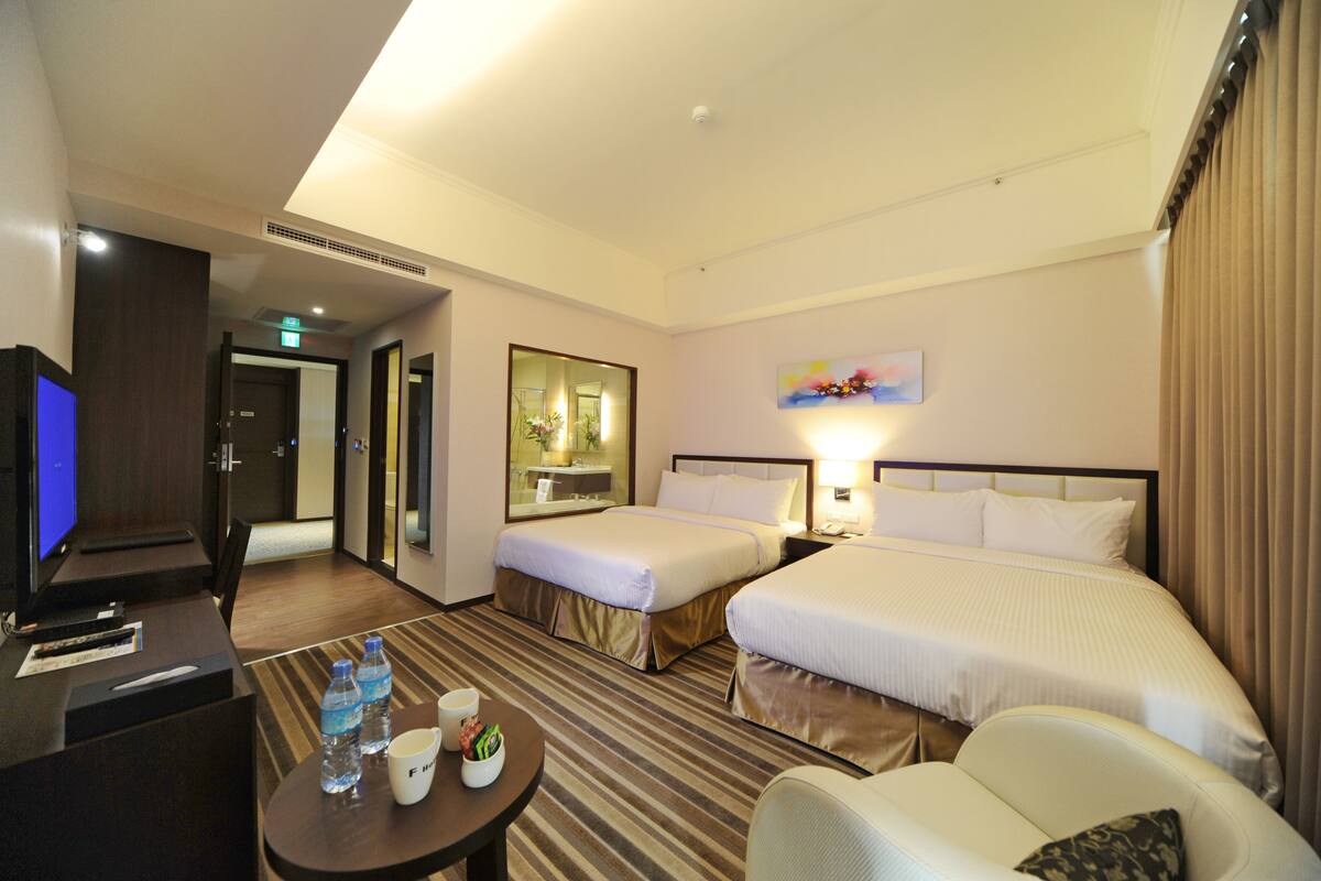 Minibar, blackout curtains, free WiFi