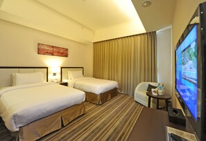 Minibar, blackout curtains, free WiFi