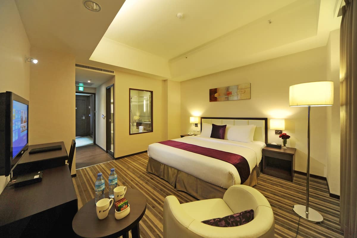 Minibar, blackout curtains, free WiFi
