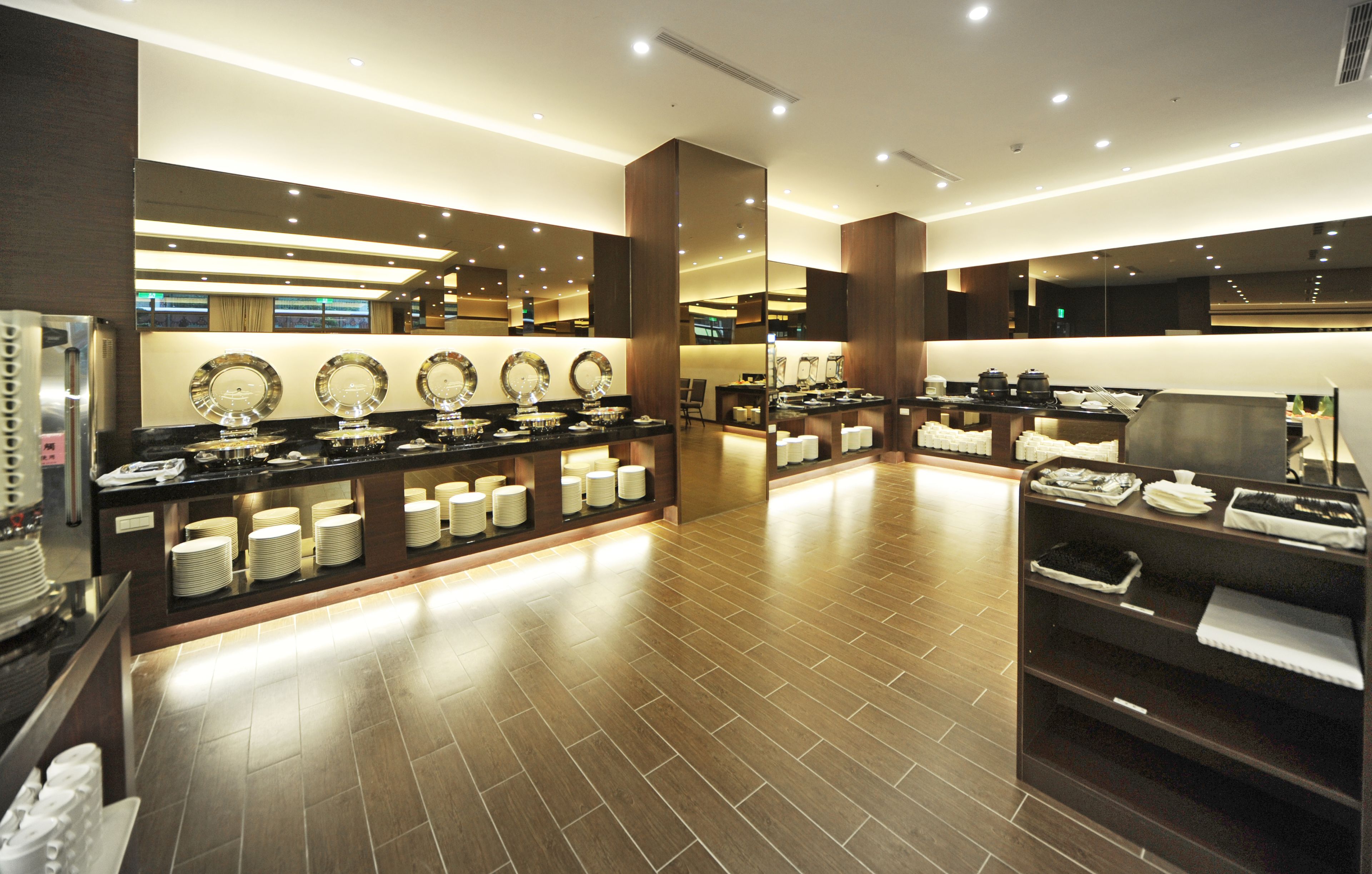 daily full breakfast (twd 270 per person)