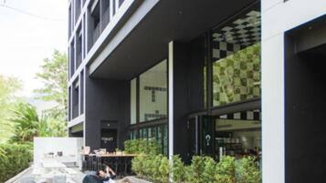 Piscina externa, espreguiçadeiras