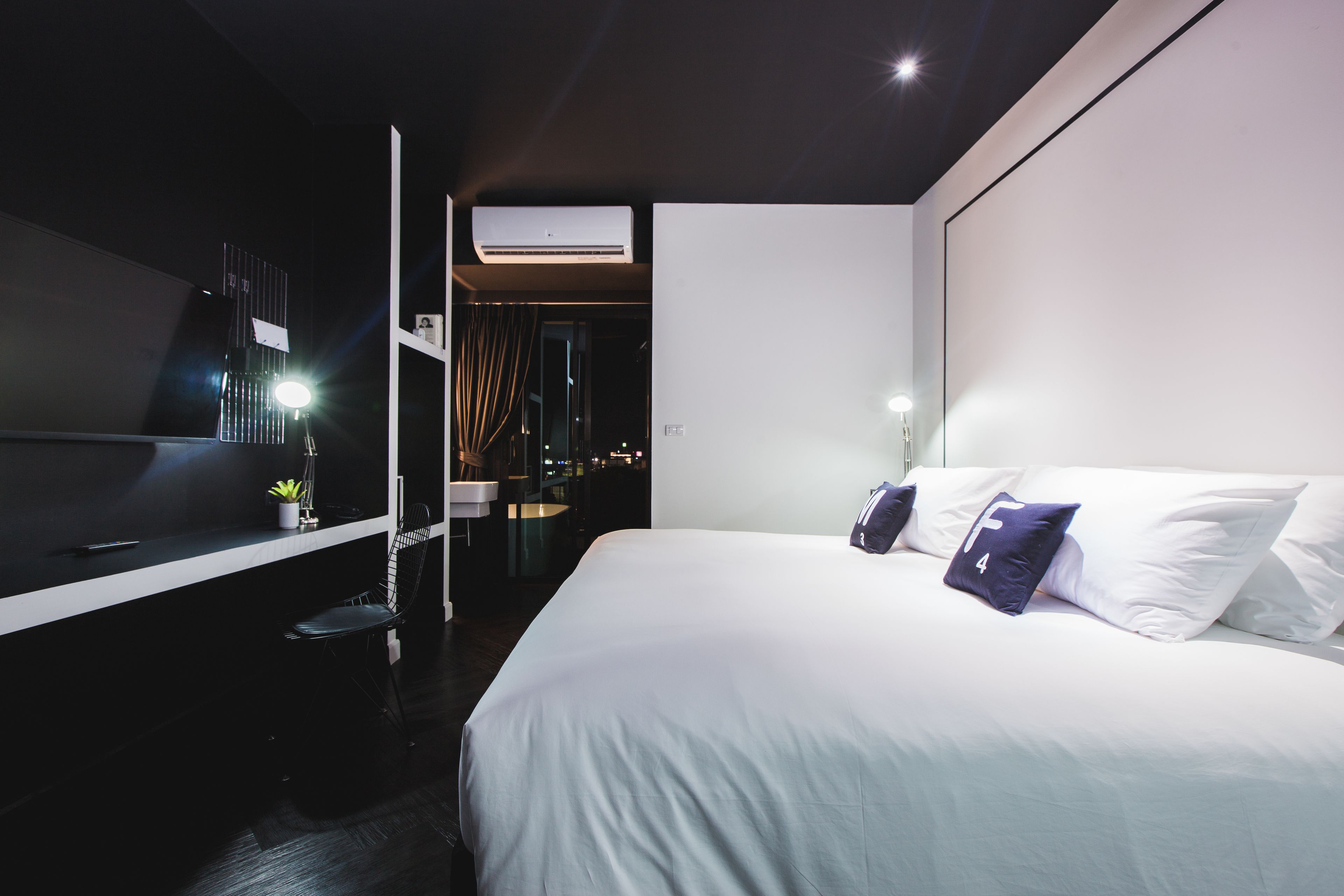 deluxe king with outside bathtub - free co-working space 24 hrs. | in-room safe, desk, blackout curtains, soundproofing