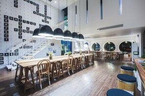 Bữa sáng đặc sản địa phương hàng ngày (250 THB/mỗi người) 