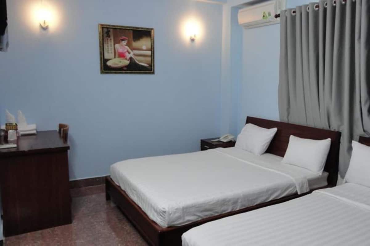 Minibar, desk, free WiFi