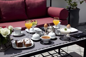 Desayuno continental gratuito y diario